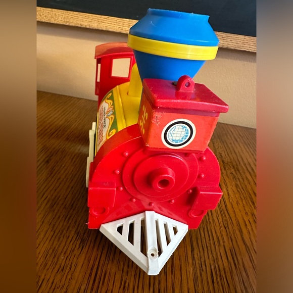 SOLD -   Vintage Fisher Price #991 Little People Circus Train Engine Only - Picture 3 of 12